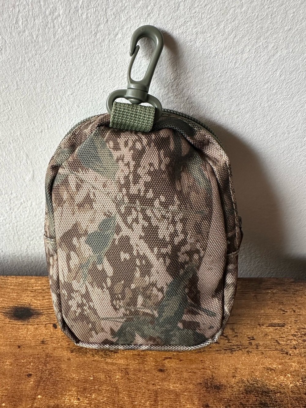 Lucky Brand Camo Mini Pouch Bag Charm Keychain with Clip, 2 Pockets NWOT - Picture 4 of 5